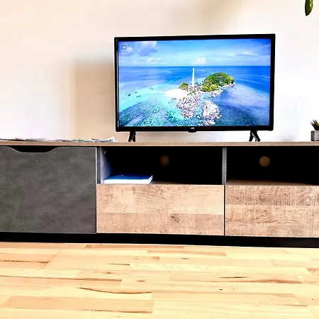 Riverview Apartment *